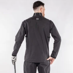 Galvin Green Albert Waterproof Golf Jacket 14 Galvin Green Albert Waterproof Golf Jacket -Calla Golf Club Shop Galvin Green SS22 Albert Waterproof Jacket G130067 WJGAL430 Blue bell Black White Model 3