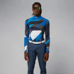 J.Lindeberg Aello Print Golf Base Layer -Calla Golf Club Shop J. Lindeberg GMJT06853 O461 M Aello Soft Compression Print BLLIN007 Blue Flag Patchwork Model 1