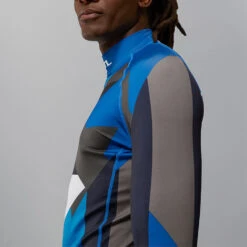 J.Lindeberg Aello Print Golf Base Layer -Calla Golf Club Shop J. Lindeberg GMJT06853 O461 M Aello Soft Compression Print BLLIN007 Blue Flag Patchwork Model 2