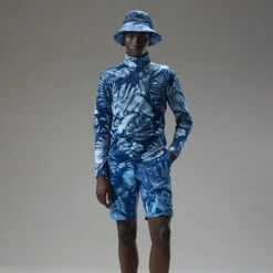 J.Lindeberg Emanuel Print 1/4 Zip Golf Sweater -Calla Golf Club Shop J.Lindeberg AW22 Emanuel Print Mid Layer GMJS07417 0470 SWLIN088 Hibiscus BlueNavy PeonyWhite Model 1