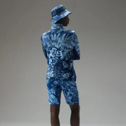 J.Lindeberg Emanuel Print 1/4 Zip Golf Sweater -Calla Golf Club Shop J.Lindeberg AW22 Emanuel Print Mid Layer GMJS07417 0470 SWLIN088 Hibiscus BlueNavy PeonyWhite Model 3