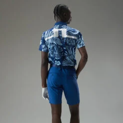 J.Lindeberg Martin Print Golf Polo Shirt 11 J.Lindeberg Martin Print Golf Polo Shirt -Calla Golf Club Shop J.Lindeberg Martin Print Regular Fit Polo GMJT07413 0470 SHLIN150 Hibiscus BlueWhite Model 3