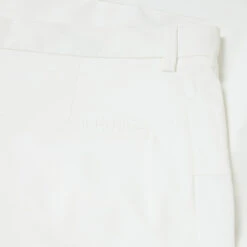 J.Lindeberg Kim Golf Shorts 5 J.Lindeberg Kim Golf Shorts -Calla Golf Club Shop J.Lindeberg SS22 Kim Golf Shorts GMPA06305 0000 Code TSLIN020 34 W White Detail