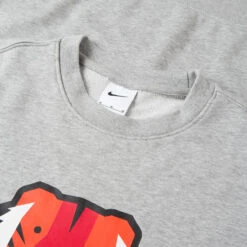 Nike Frank Crew Neck Golf Sweater -Calla Golf Club Shop Nike AW22 TW Graphic Crew Neck Sweater DN1961 063 SWNIK259 S Grey Heather White Detail