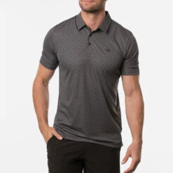 TravisMathew Two Hour Delay Golf Polo Shirt 9 TravisMathew Two Hour Delay Golf Polo Shirt -Calla Golf Club Shop Travis Mathew SS21 Two Hour Delay Polo Shirt 1MV108 Code SHTRA033 M Heather Dark Grey Model 1